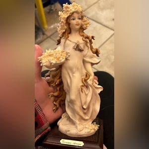 Giuseppe Armani figurines